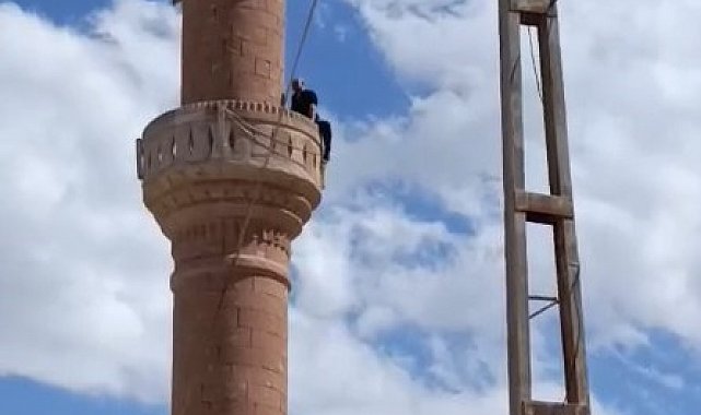Minareye çıkarak atlamak istedi