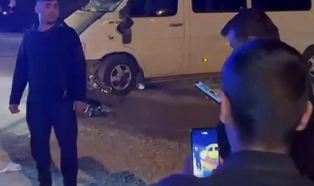 Minibüs ile motosiklet çarpıştı: 1 yaralı