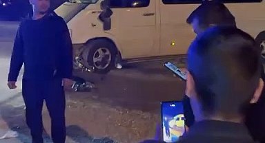 Minibüs ile motosiklet çarpıştı: 1 yaralı