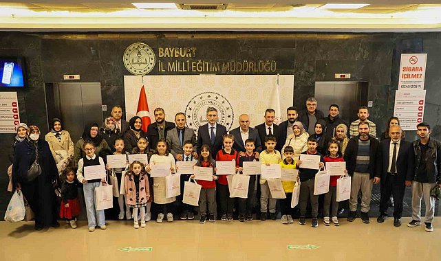 Minik Eller Tasarlıyor projesi kapsamında farklı model çantalar tasarlandı