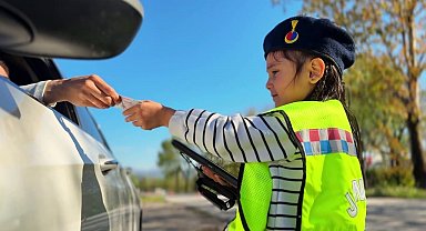 Minik jandarmalar iş başında: İzleyenlerin tüyleri diken diken oldu