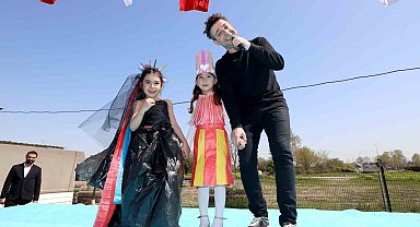 Minik öğrencilerden geri dönüşümden defilesi