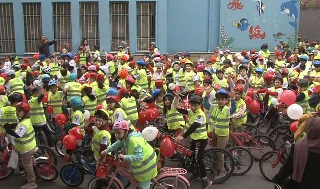 Minik Pedallar Meclise Gidiyor: "Mektepten Meclise Pedal" Etkinliği Renkli Görüntülere Sahne Oldu