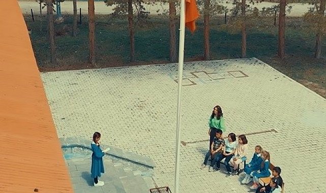 Minik yüreklerden jandarmaya anlamlı şiir: "Köyümüzün kahramanı jandarma"