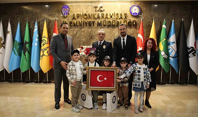 Miniklerden emniyete Polis Haftası ziyareti