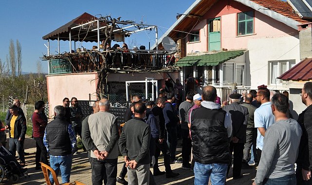 Motosiklet kazasında hayatını kaybeden öğretmen 2 ay önce ölen babasının yanına defnedildi