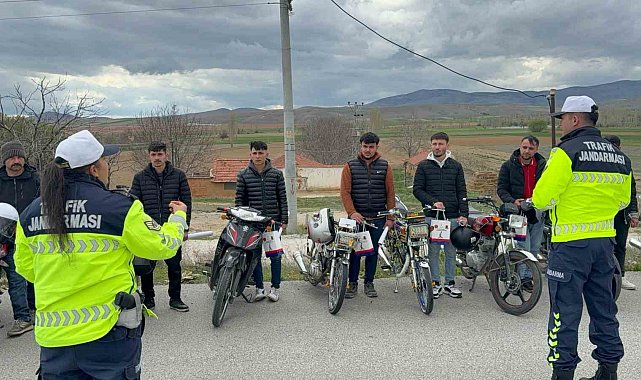 Motosiklet sürücülerine jandarmadan '1 kural bir ömür' eğitimi