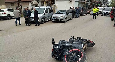 Motosikletin çarptığı yaya yaralandı