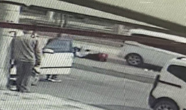 Motosikletle hafifi ticari aracın çarpıştığı kaza kamerada