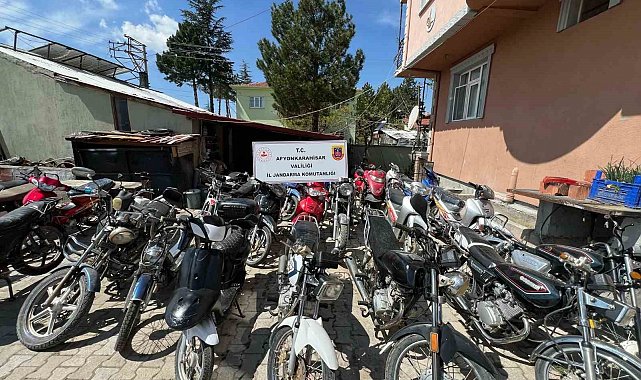 Motosikletlerin şasi numaraları değiştirip satan tamirciyi jandarma yakaladı