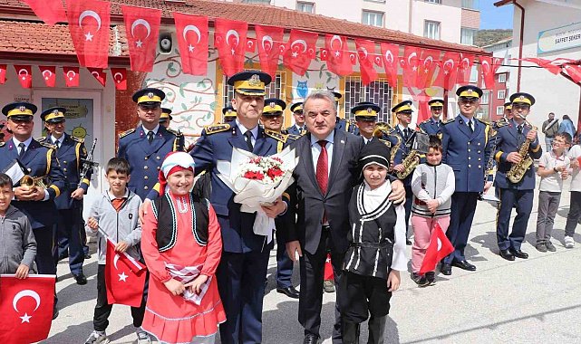 MSB Muharip Hava Kuvvetleri Bandosu Bozüyük'te konser verdi