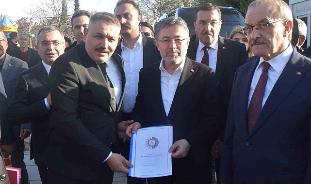 MTSO Yönetim Kurulu Başkanı Sadıkoğlu, Tarım Bakanı Yumaklı'ya kapsamlı dosya sundu