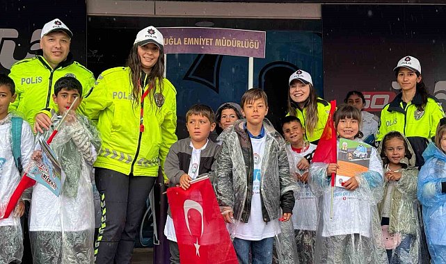 Muğla emniyetinden Kraliçe Etap'ta trafik farkındalığı etkinliği