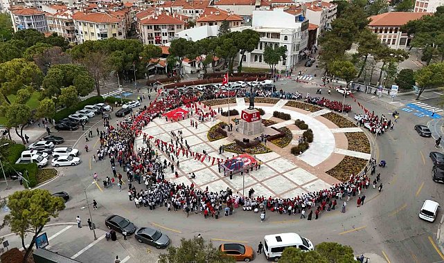 Muğla'da 23 Nisan coşkusu kortej yürüyüşüyle başladı