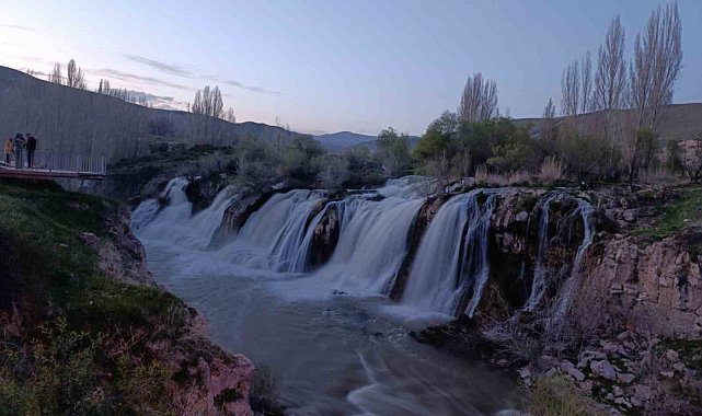 Muradiye Şelalesi coştu