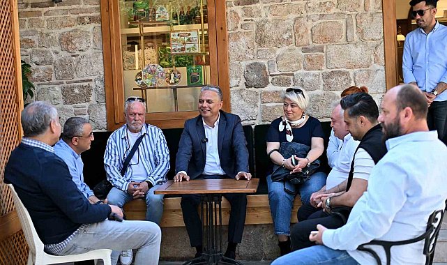 Muratpaşa Belediye Başkanı Ümit Uysal, Kaleiçi esnafıyla bir araya geldi