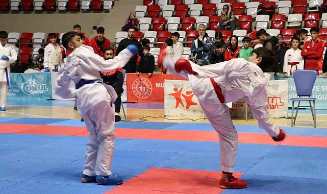 Muş'ta karate grup birinciliği müsabakaları başladı