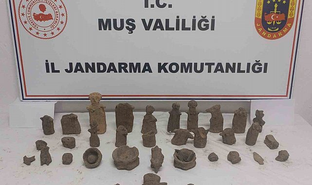 Muş'ta tarihi eser kaçakçılığına suçüstü: 42 tarihi obje ele geçirildi