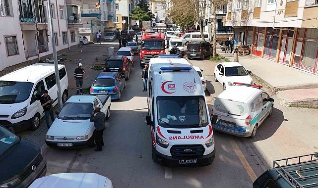 Mutfaktaki çoklu elektrik prizi yangın çıkardı, apartman tahliye edildi