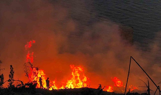 Muz bahçesinde çıkıp makilik alana sıçrayan yangın 5 saatte kontrol altına alındı