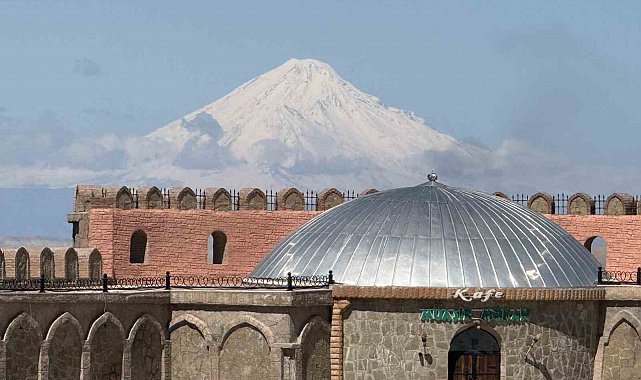 Nahçıvan'dan görüntülenen 'Türkiye'nin çatısı'ndan görsel şölen