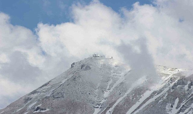 NATO'ya ait radar üssündeki küre fırtına nedeniyle yerinden söküldü