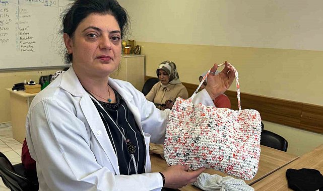 Naylon poşetler rengarenk çantalara dönüşüyor