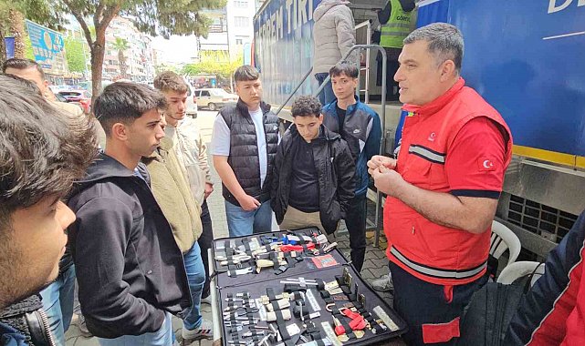 Nazilli'de deprem simülasyon eğitim tırı ilgi gördü