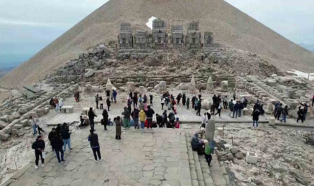 Nemrut Dağı'nda bayram yoğunluğu