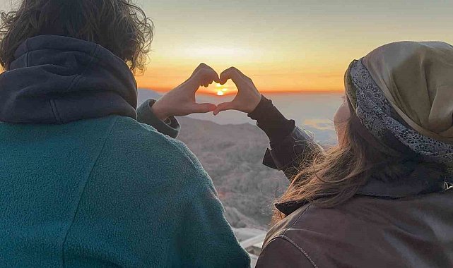 Nemrut Dağı'nda gün doğumu hayran bırakıyor