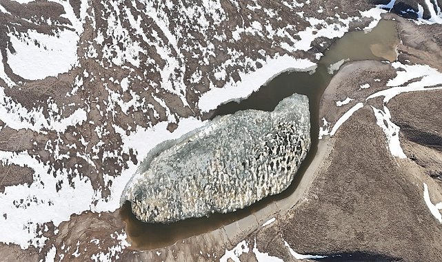 Nemrut'un 'kalbindeki' buzlar çözülmeye başladı