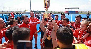 Nevşehir Belediyesi SK Hokey Takımı Avrupa şampiyonu oldu