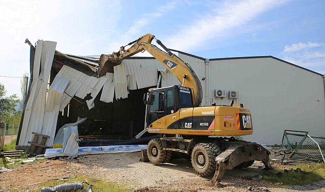 Nilüfer'de kaçak binalar yıkılıyor