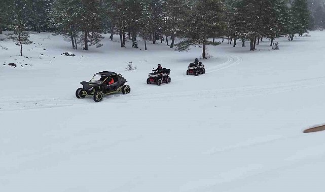 Nisan ayında beyaz örtünün keyfini ATV'lerle çıkardılar