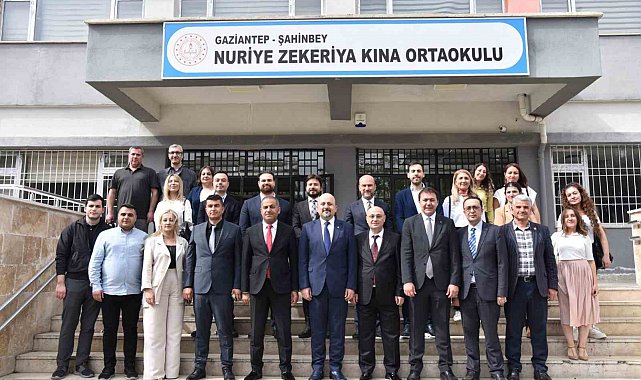 Nuriye Zekeriya Kına Ortaokulu'nda "Gaziantep Sanayi Odası Kütüphanesi" açıldı