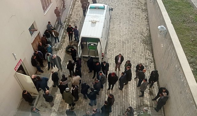 Oğlu ile çiriş toplamaya gitmişti