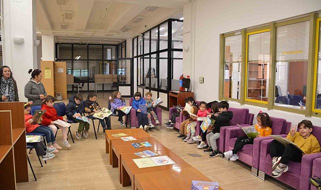 Öğrenciler Anadolu Üniversitesi Kütüphanesini ziyaret etti