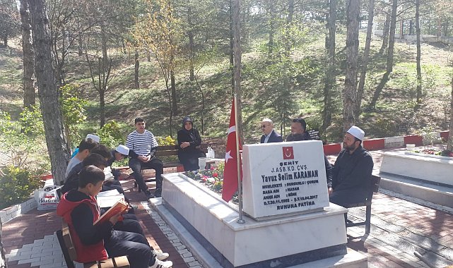 Öğrenciler helikopter kazasında şehit düşen Selim Karaman'ı dualarla andı