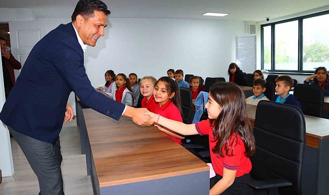 Öğrenciler meclis üyesi oldu, yüzme kursu ücretsiz oldu