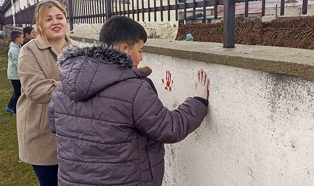 Öğrenciler otizme dikkat çekti