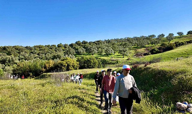 Öğrenciler Sardes Antik Kenti çevresinde doğa yürüyüşü yaptı
