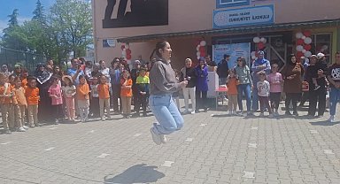 Öğrenciler seyretti veliler yarıştı