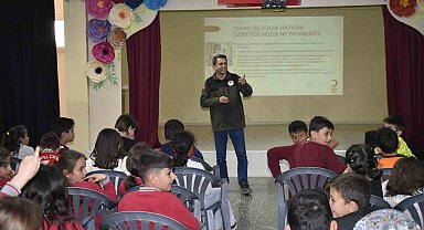 Öğrenciler sokak hayvanları konusunda bilgilendirildi