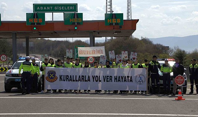 Öğrenciler trafik jandarması oldu