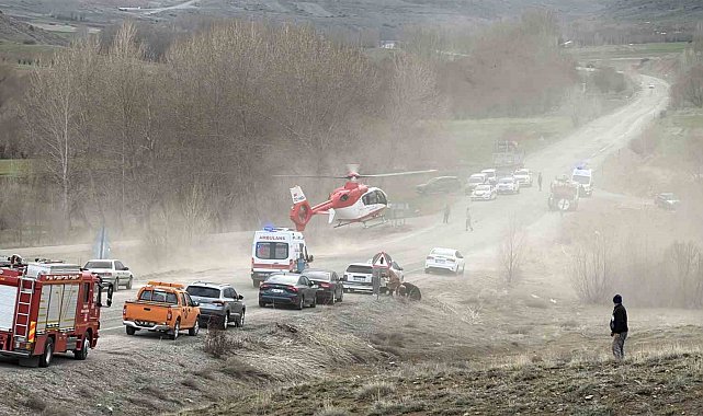 Öğretmenleri taşıyan minibüs kazaya karıştı: 1 ölü, 2'si ağır 14 yaralı