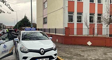 Okul civarında sürücü kursuna velilerden tepki