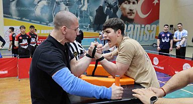 Okul Sporları Bilek Güreşi Türkiye Şampiyonası Manisa'da başladı