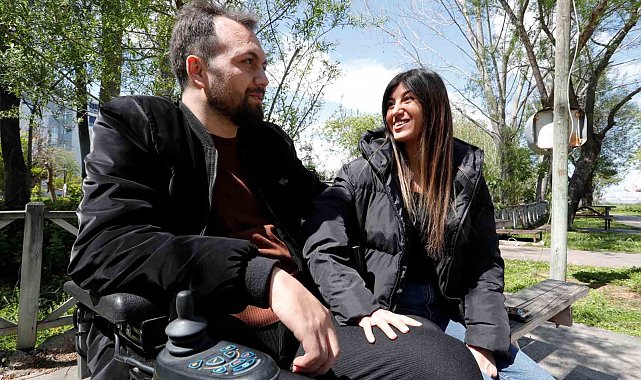 Okul yıllarına dayanan arkadaşlıkları engel tanımayan aşka dönüştü