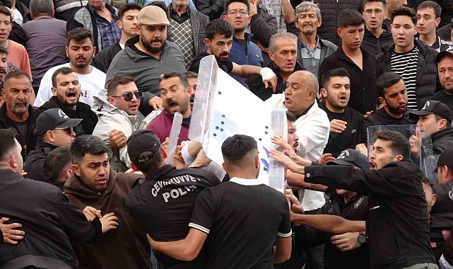 Olaylı geçen maçta Burdurspor'u yenen Tefenni Belediyespor şampiyon oldu