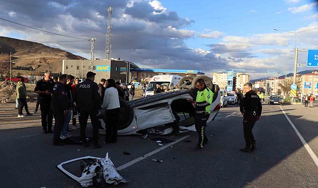 Oltu'da feci kaza: 4 yaralı